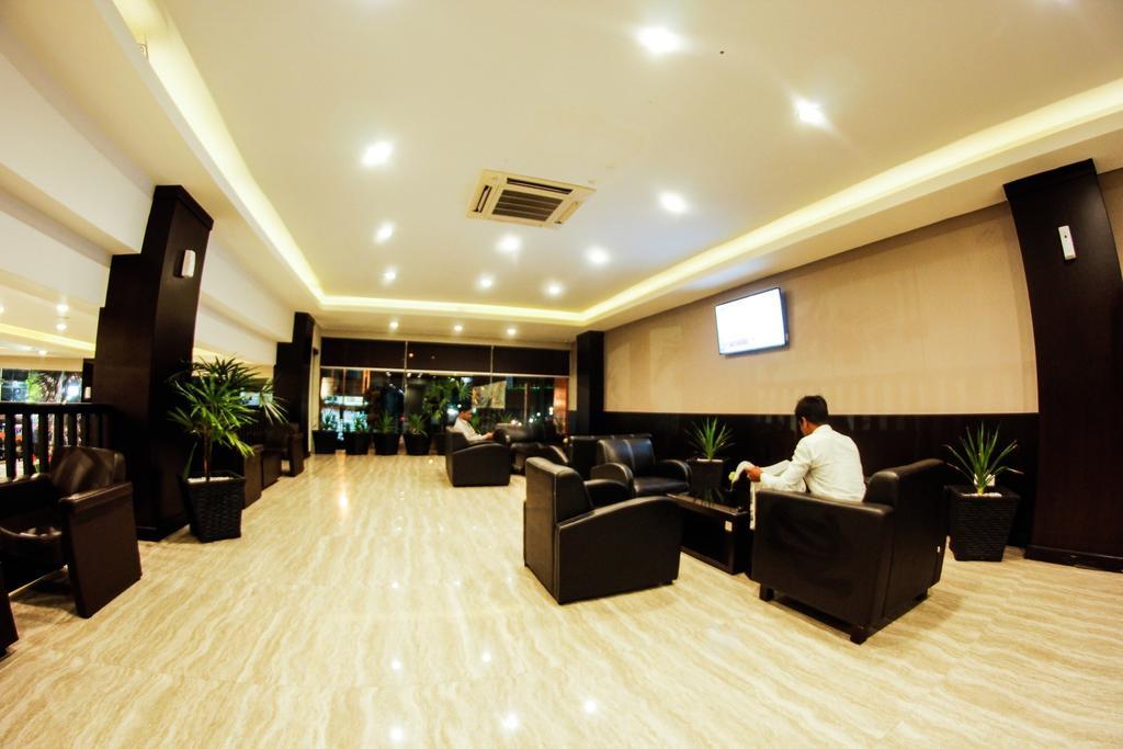 Alpha Hotel Pekanbaru Exterior foto