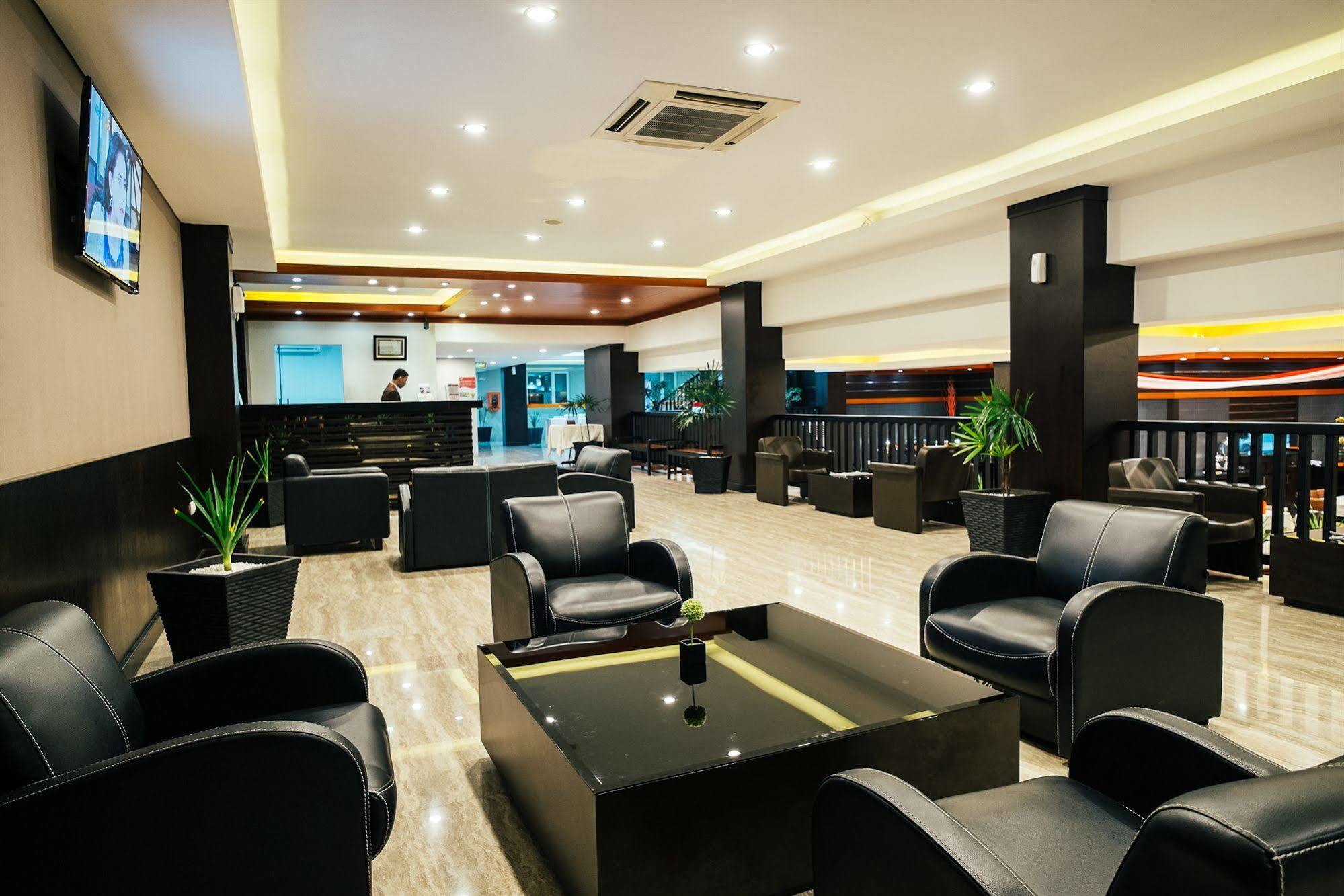 Alpha Hotel Pekanbaru Exterior foto